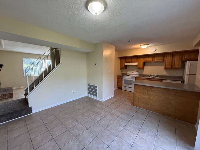 Foto del edificio - 609 Myrtlewood Cir