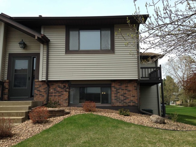 Building Photo - 606 Donegal Cir