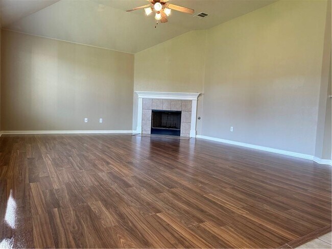 Foto del edificio - 924 Abbeyglen Castle Dr