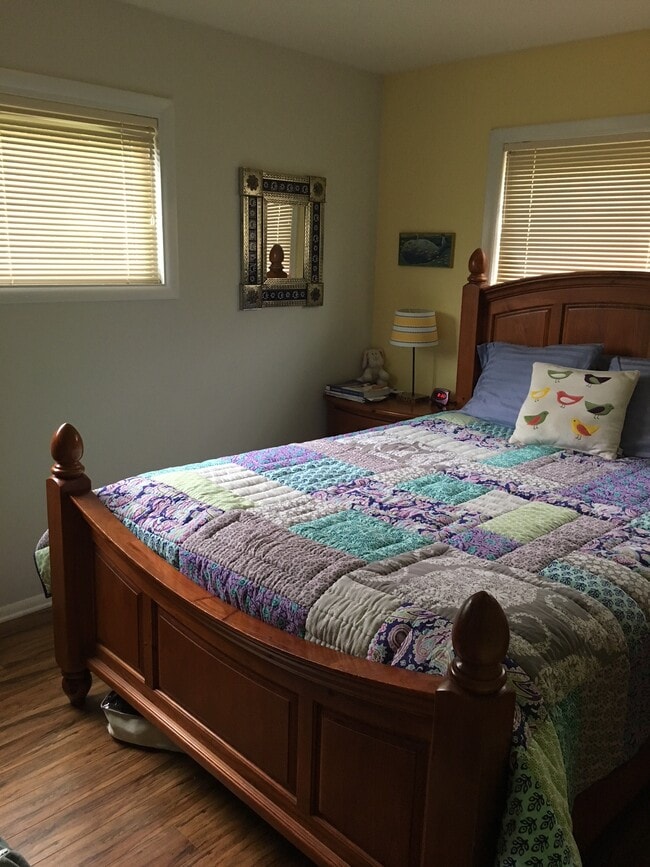 bedroom - 323 NE 7th St