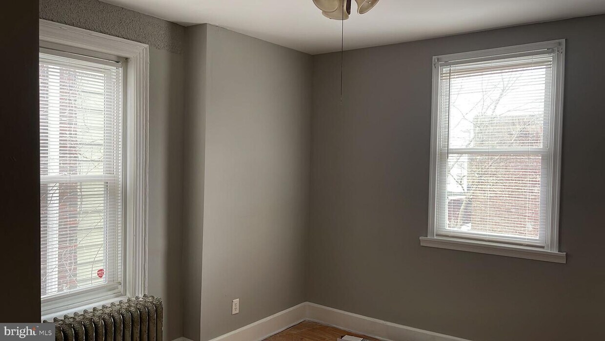 Foto principal - 5725 Baltimore Ave