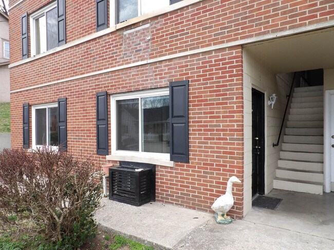 Foto del edificio - 720 Woodland Ave