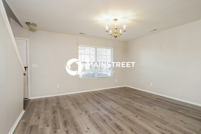 Foto del edificio - 4 Bedroom Pet-Friendly Home in Kernersville, NC with Main Street Renewal