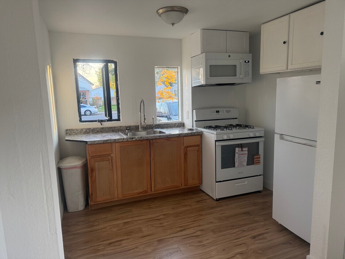 Foto principal - 29 E 2nd Ave