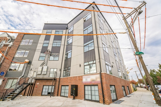 Building Photo - 646 N 32nd St
