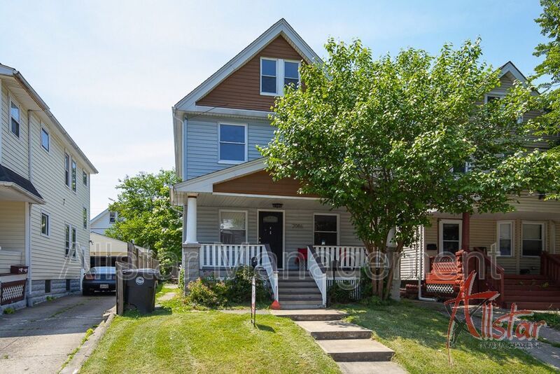 Foto principal - 2086 W 104th St