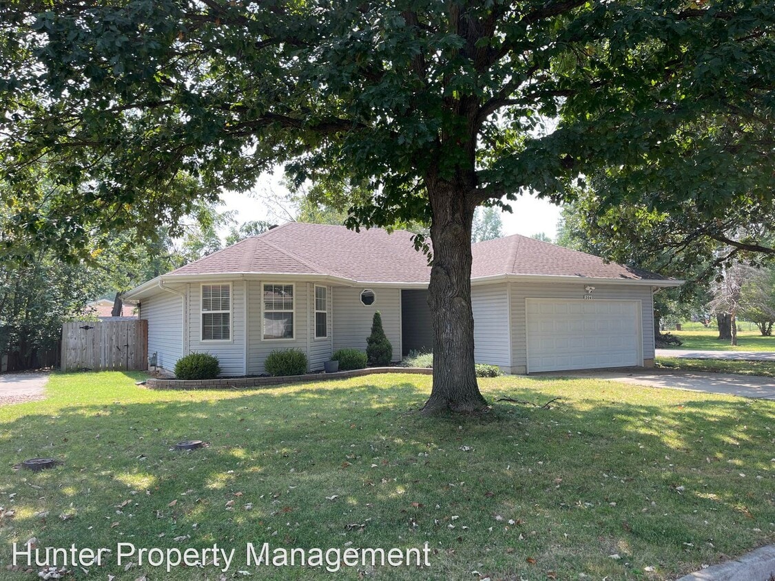 Primary Photo - 3 br, 2 bath House - 204 West Fox Terrace ...