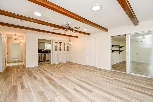 Building Photo - 162 Bluebonnet St