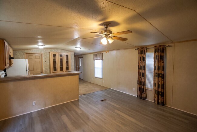 Foto del edificio - 6626 Moss Rose Dr
