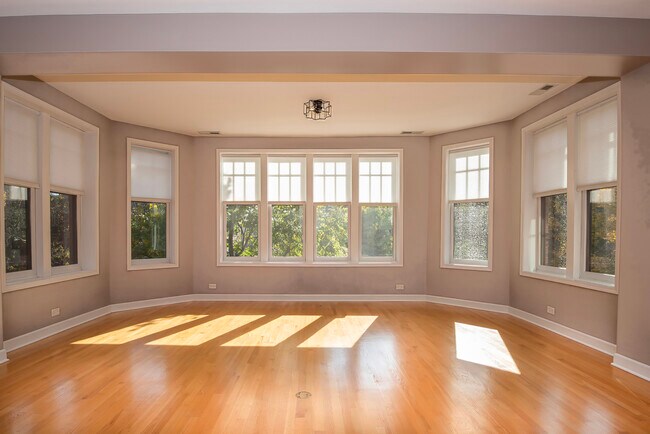 Foto del edificio - 1216 E Hyde Park Blvd