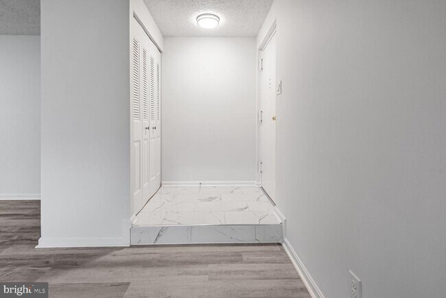 Building Photo - 10223 Valentino Dr