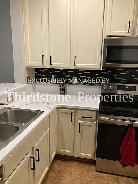Building Photo - 6131 Bartram Village Dr