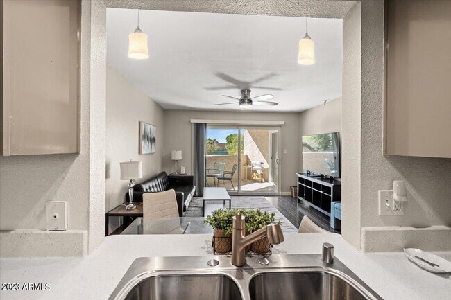 Foto del edificio - 7474 E Earll Dr