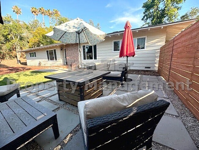 Foto del edificio - 3 Bed/ 2 Bath Spacious Family Home with Su...