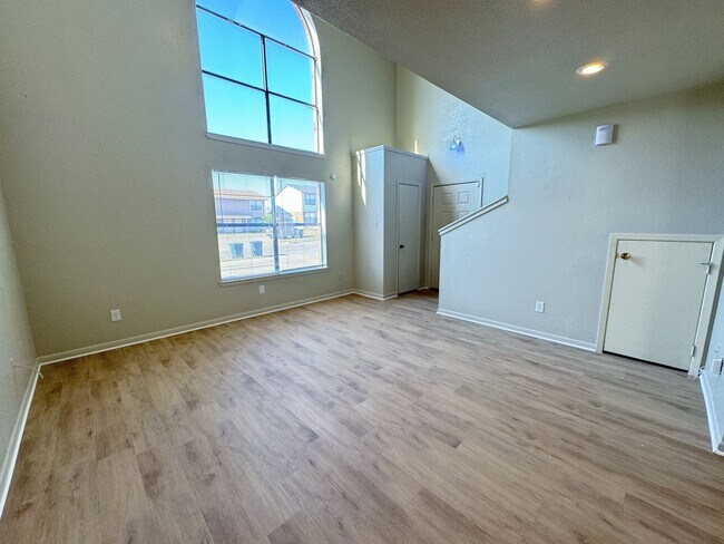 Foto del edificio - 1203 Monroe Loop