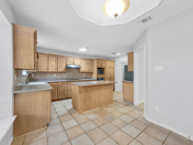 Building Photo - 2509 Classic Ct W