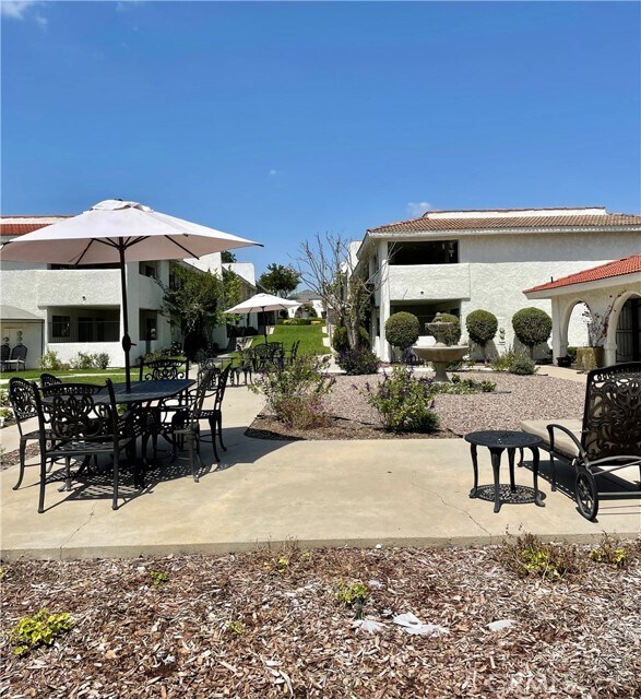 Foto del edificio - 755 E Date St