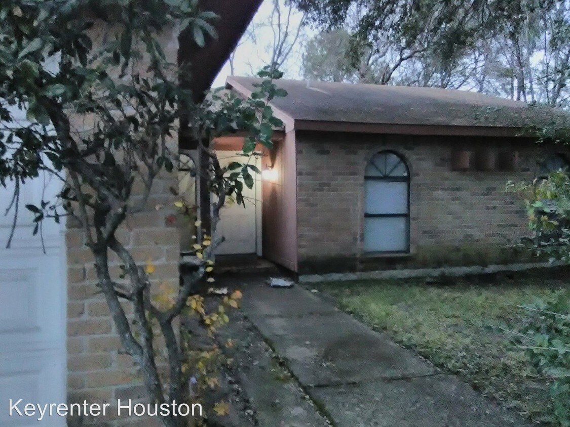 Primary Photo - 5410 Hickory Forest Dr