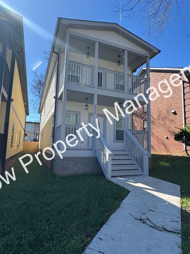 Building Photo - 1911 Hermosa St