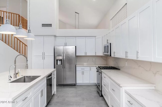 Building Photo - 6739 E Gelding Dr