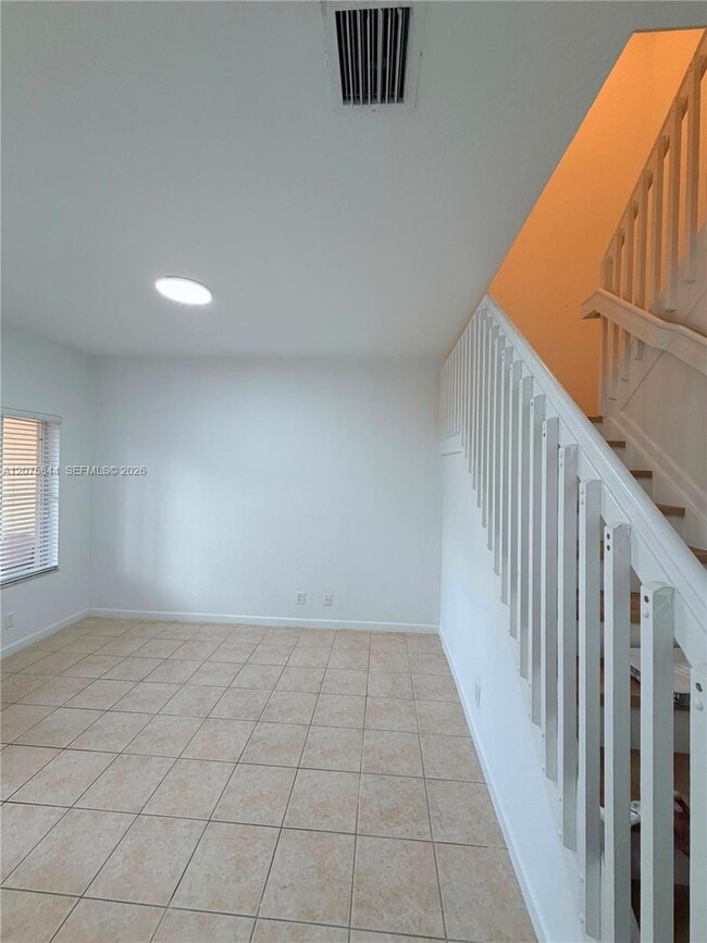Building Photo - 102 S Santa Catalina Cir