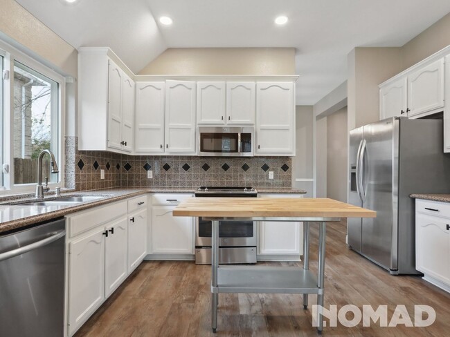 Building Photo - Breezy 3 Bedroom Single Family Home in Austin