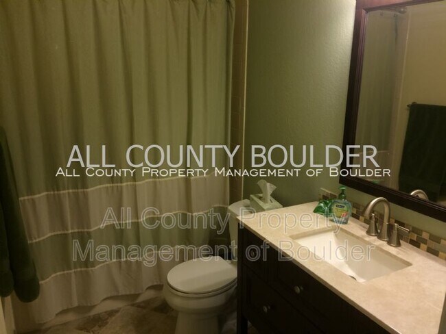 Foto del edificio - 5550 Stonewall Pl