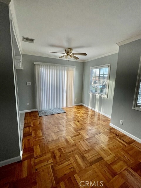 Building Photo - 865 W 30th St