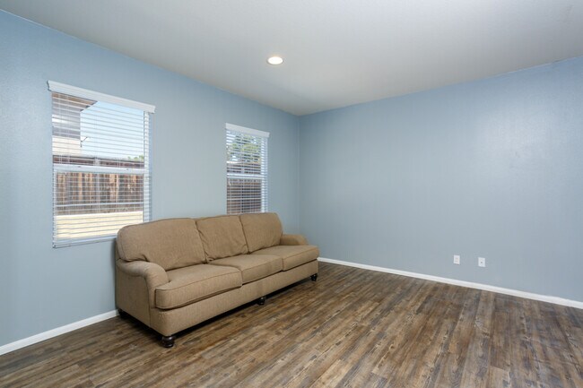 Building Photo - 1328 Isabella Way