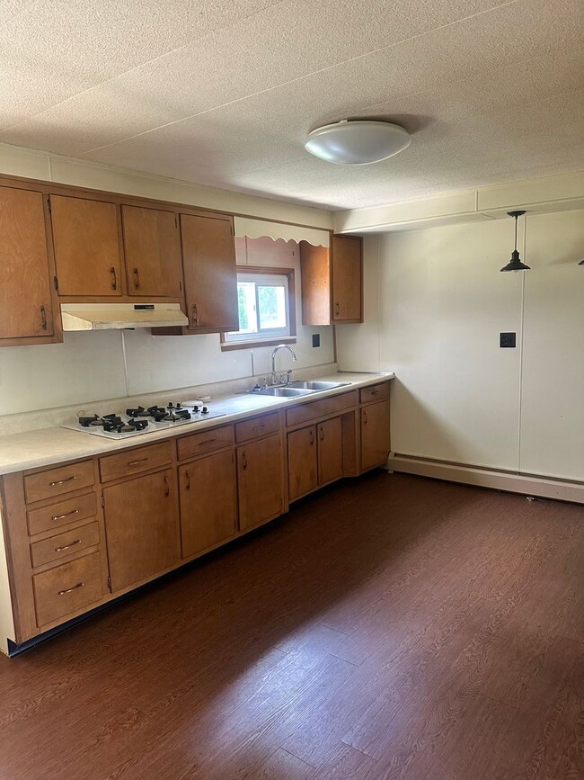 Building Photo - 3 Bed / 1.5 Bath Single-Family Home – Near Shippensburg Borough