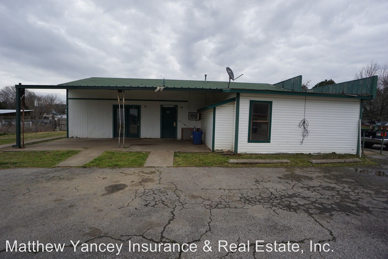 Primary Photo - 2703 N Rudy Rd