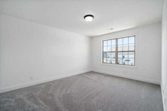 Building Photo - 120 Trillium Ct