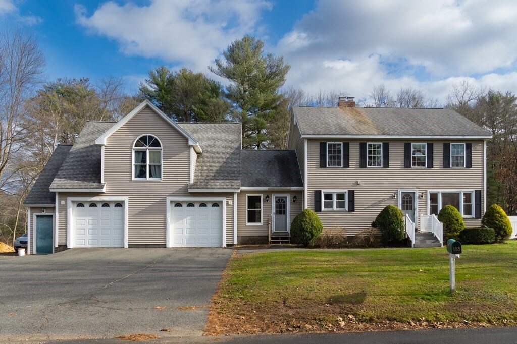 Foto principal - 185 Metacomet St