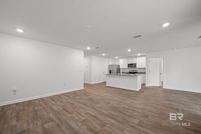 Foto del edificio - 15133 Forsythia Lp