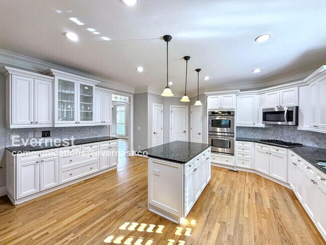 Foto del edificio - 1119 Hardwood Cove Rd