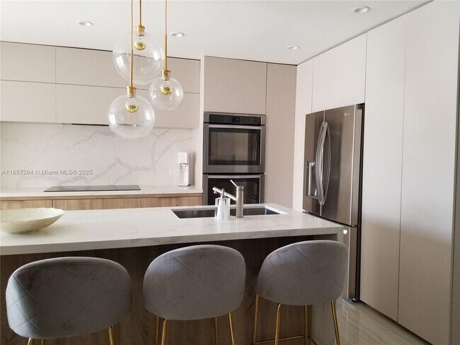 Foto del edificio - 21216 Harbor Way