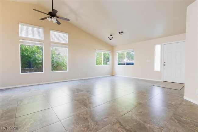 Building Photo - 4633 Califa Dr