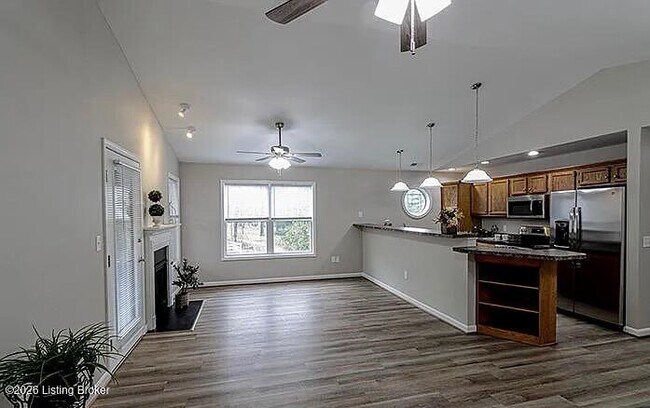 Foto del edificio - 6520 Brook Bend Way