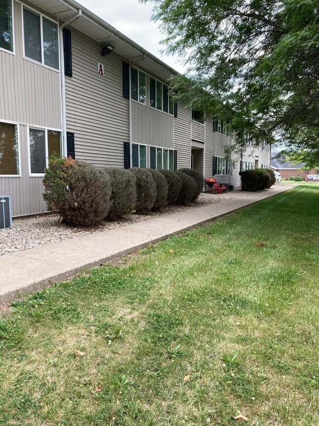 Building Photo - Green Town Apartments