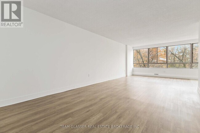 Building Photo - 560 Proudfoot Ln