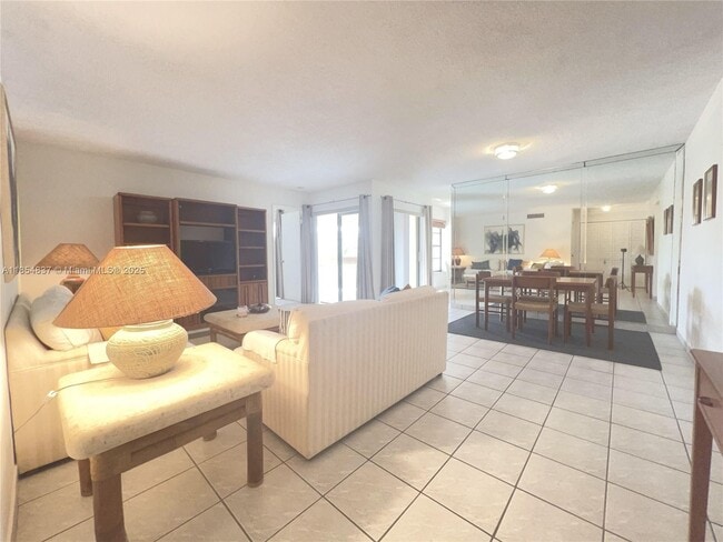 Building Photo - 9255 SW 125th Ave