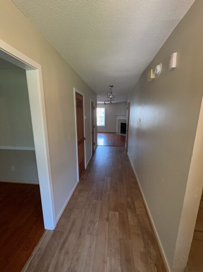 Foto del edificio - 2915 Cathedral Ln