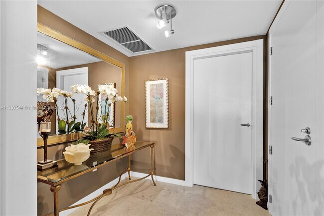 Building Photo - 2627 S Bayshore Dr