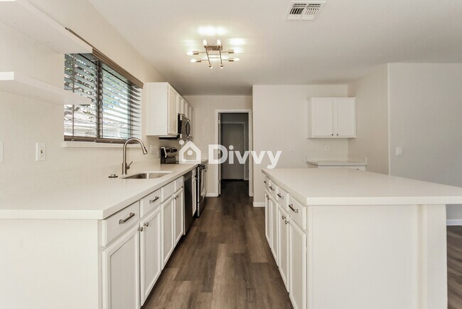 Foto del edificio - 15580 W Evans Dr, Surprise, AZ 85379