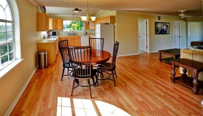 Foto del edificio - 2212 Gatlin Creek Rd