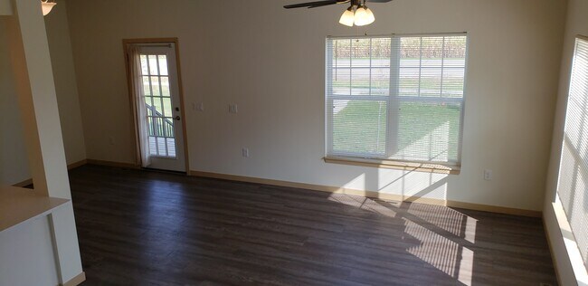 Building Photo - 6016 Driscoll Dr