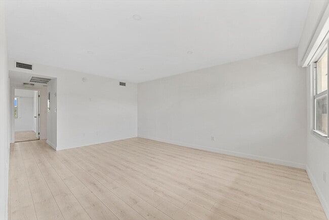 Building Photo - 71 Fanshaw B