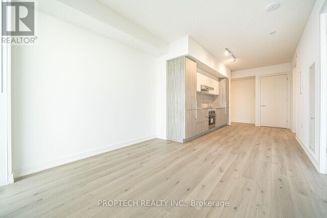 Building Photo - 138-3138 Downes St