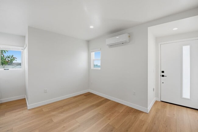 Building Photo - 2735 Broadway-3