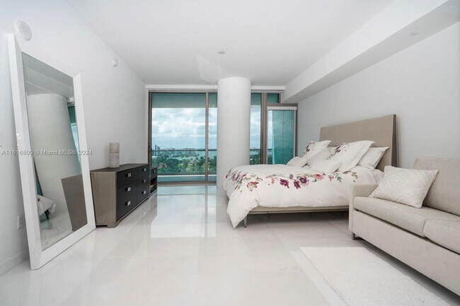 Foto del edificio - 10203 Collins Ave